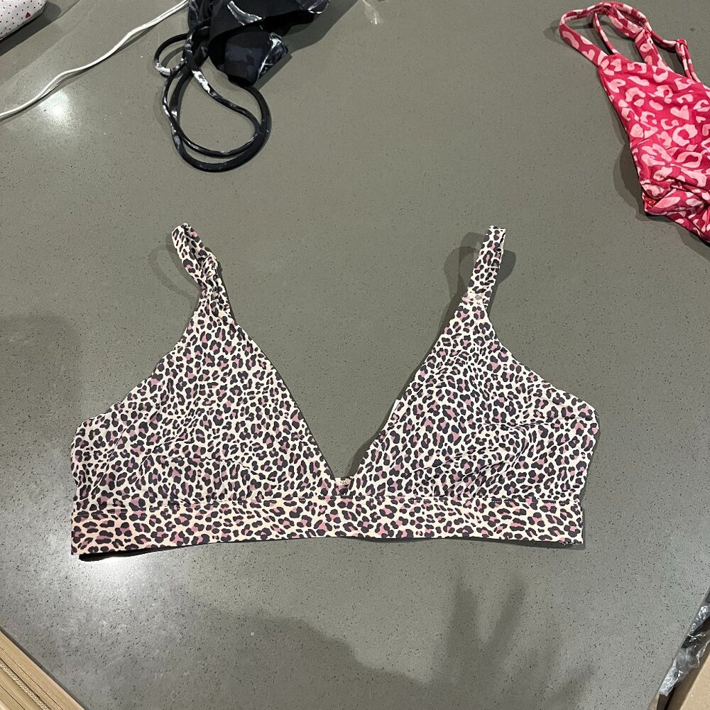 NEW w/out Tags Fabletics Fine Touch Triangle Bralette Cheetah Print Size Small